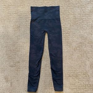 SPANX seamless leggings black camo